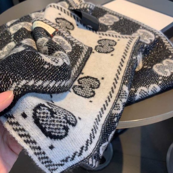 💎✨AUTHENTIC✨💎Gucci scarf - Picture 8 of 8